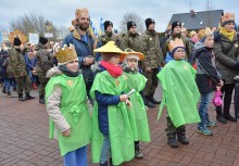 [fot. BBujnowska-Kowalska] Orszak Trzech króli przeszedł ulicami Żukowa - powiększ