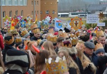 [fot. BBujnowska-Kowalska] Orszak Trzech króli przeszedł ulicami Żukowa - powiększ