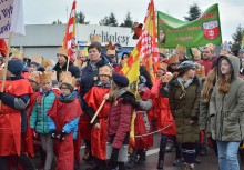 [fot. BBujnowska-Kowalska] Orszak Trzech króli przeszedł ulicami Żukowa - powiększ